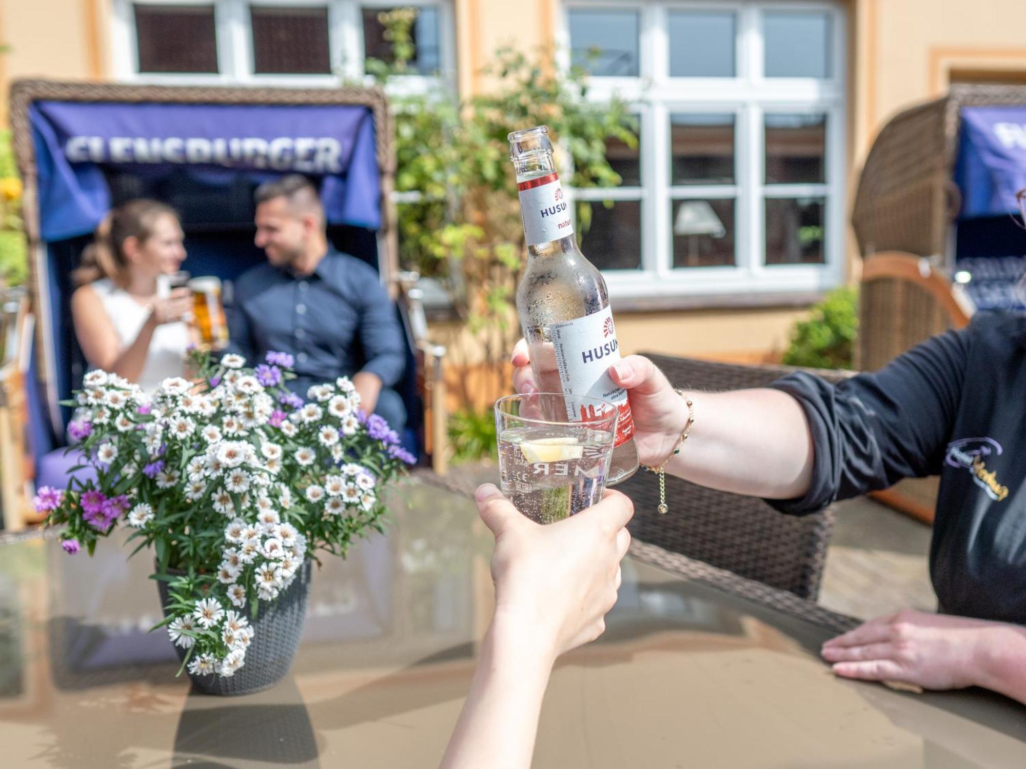 Hotel Osterkrug Хузум Екстериор снимка