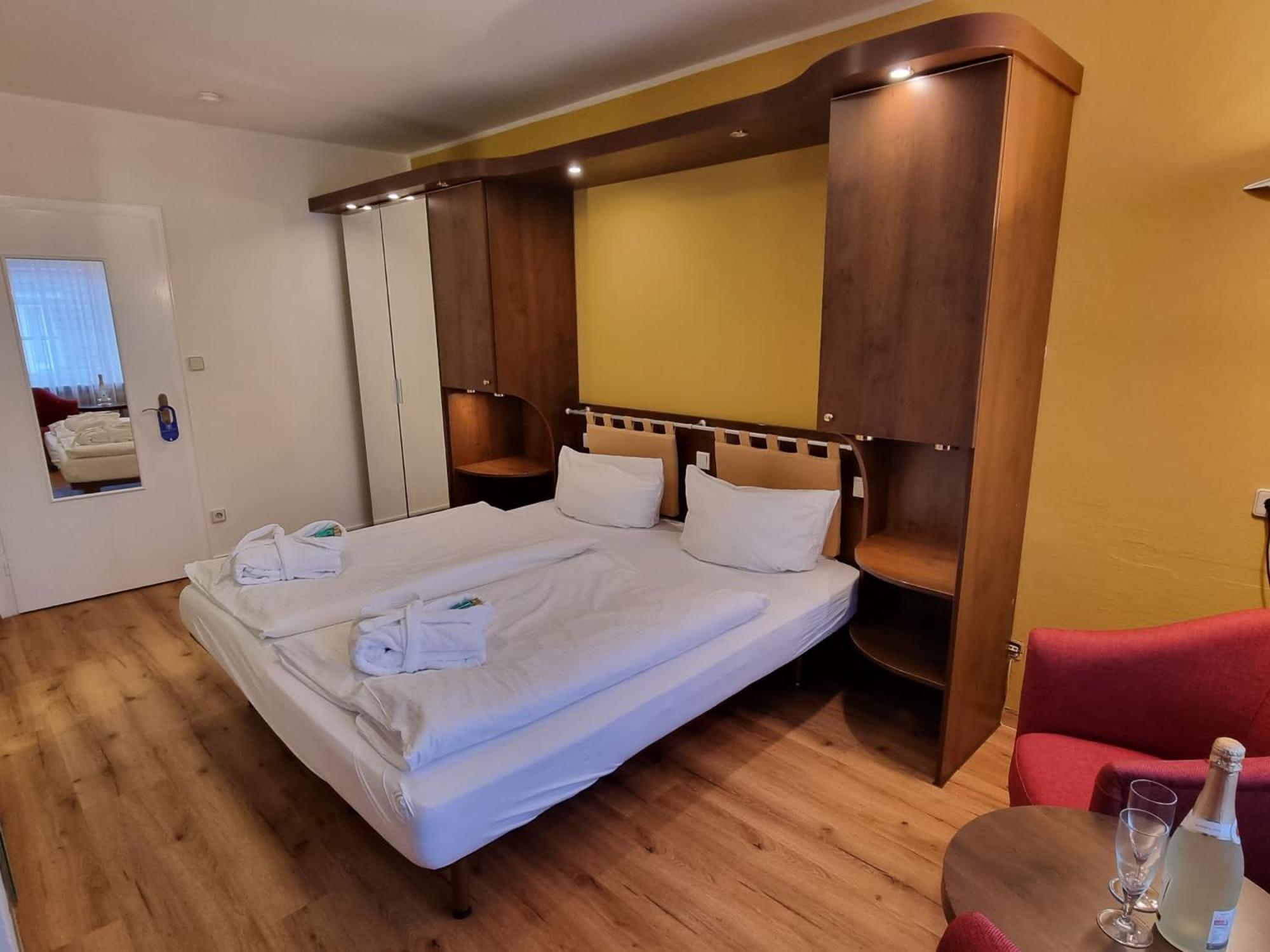 Hotel Osterkrug Хузум Екстериор снимка